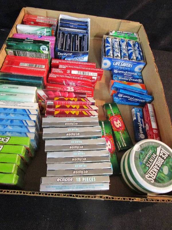 lot 34 image: Shelf Pulled Candy Gum and Mints