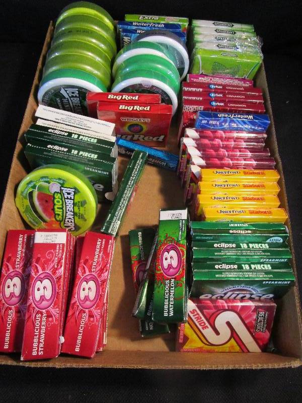 lot 35 image: Shelf Pulled Candy Gum and Mints