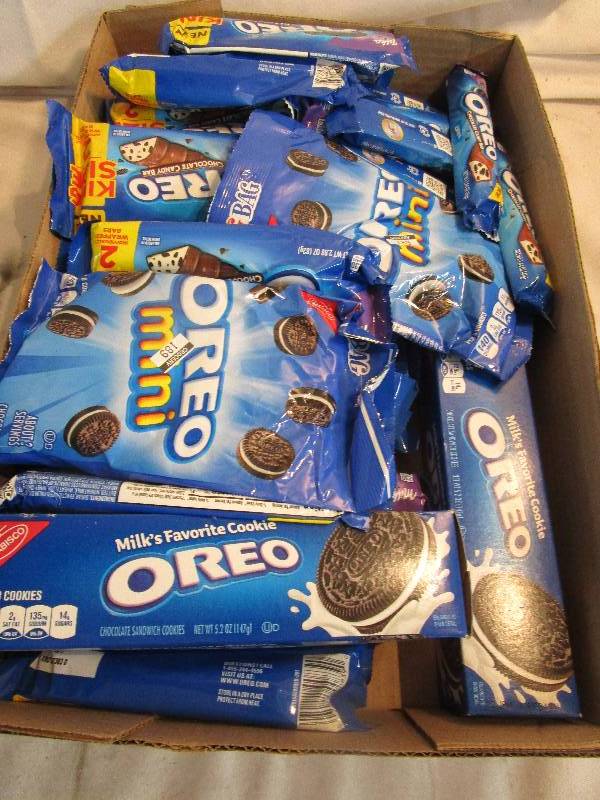 lot 37 image: Oreo Shelf Pulled Candy