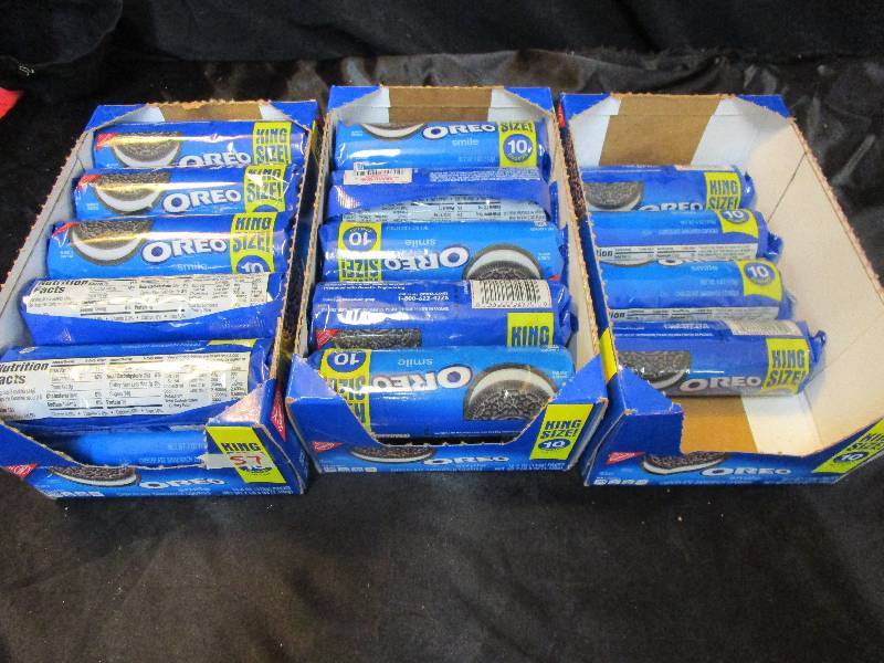 lot 57 image: Shelf Pulled Candy Oreo