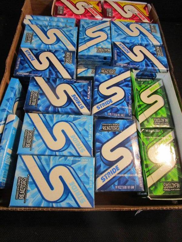 lot 61 image: Shelf Pulled Candy Gum
