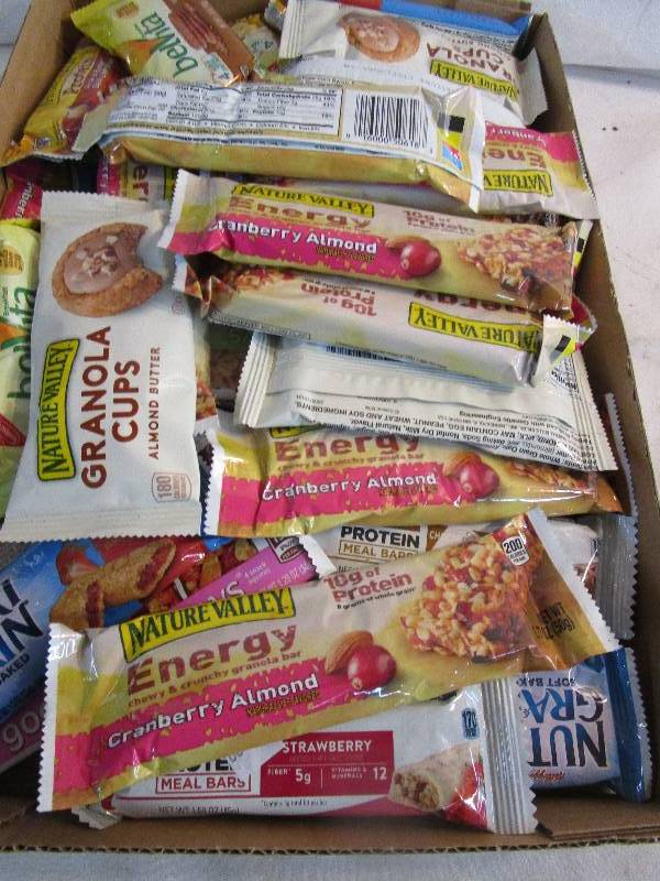 lot 90 image: Breakfast and Protein Bars Shelf Pulled Candy