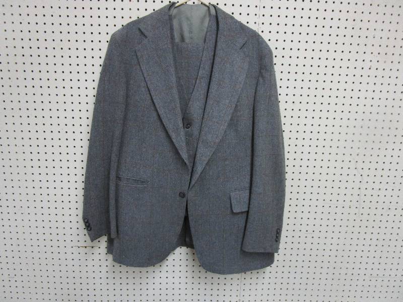 lot 101 image: Mens Wool 2 Pc Suit Set, Taylor Made