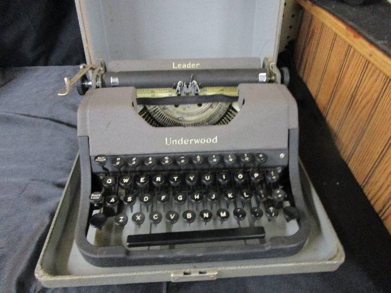 lot 105 image: Underwood Typewriter