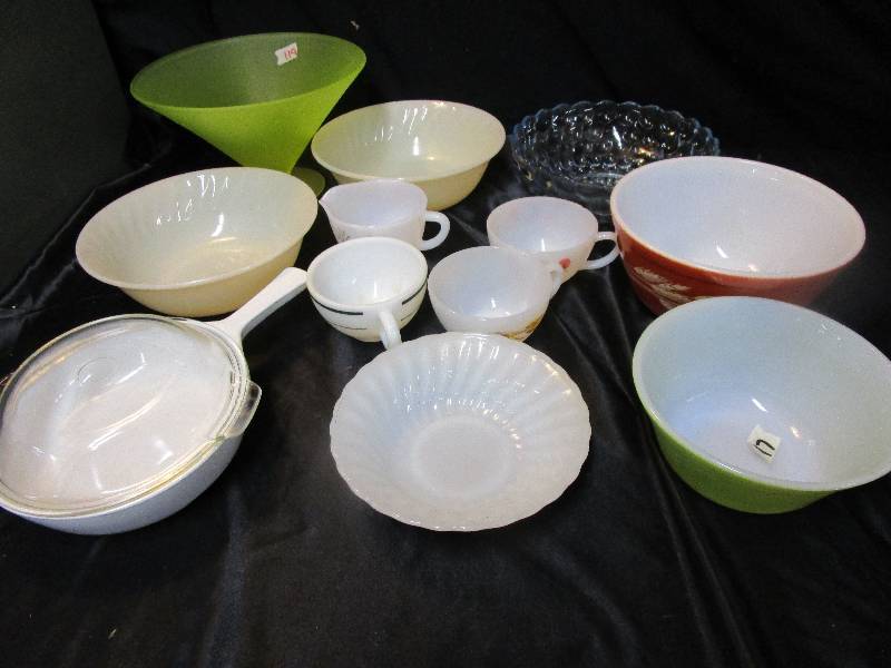 lot 119 image: Various Dishes