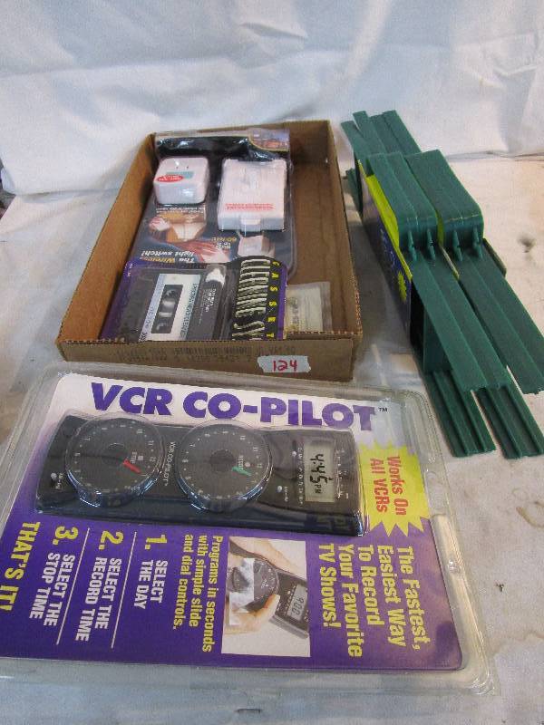 lot 124 image: Wireless Switch, VCR CoPilot, Light Wraps and More