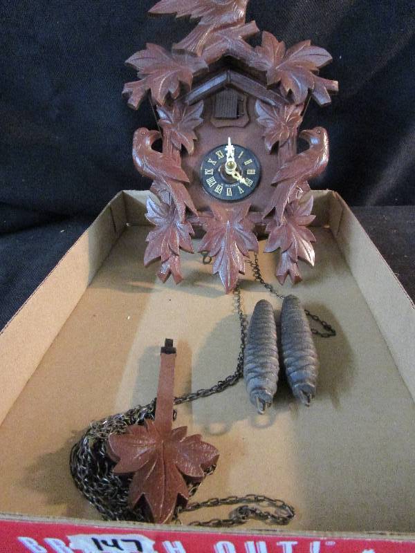 lot 126 image: CooCoo Clock Plastic Not Tested