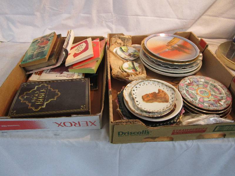 lot 141 image: Misc Books and Holograhic Pictures and Various Collector Pates