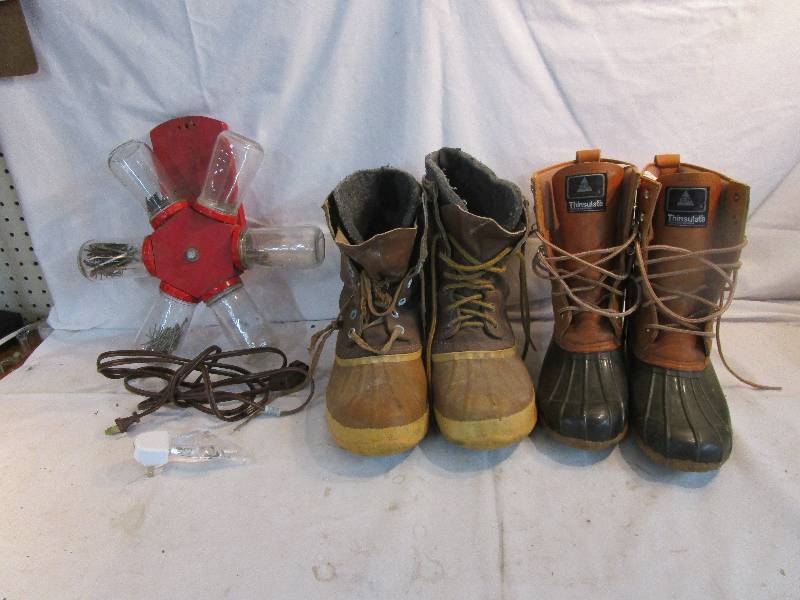 lot 148 image: Artic Pac Bookts Both size 11 and Organizer