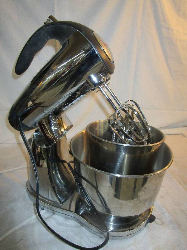 Sunbeam Mixer and Extra Attachments Tested and Works
