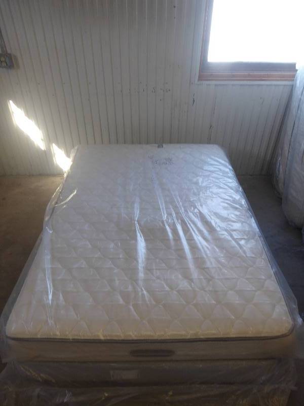 lot 1 image: Brand New Simmons Beautyrest World Class Luxury Firm Pillow Top Full Mattress