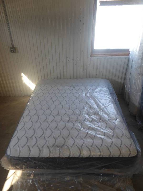 lot 4 image: Brand New Sealy Response Performance Attendance Cushion Firm Queen Mattress