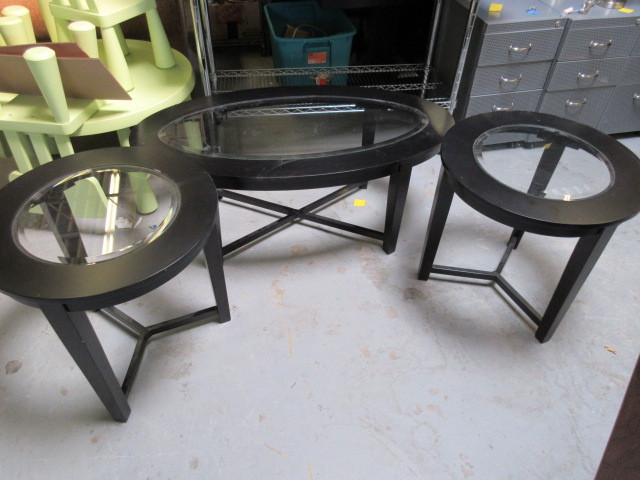 BLACK COMTEMPORARY ACCENT TABLES