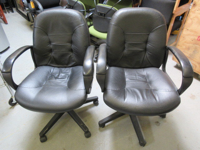 GLOBAL UPHOLSTERY ROLLING PNEUMATIC OFFICE CHAIRS
