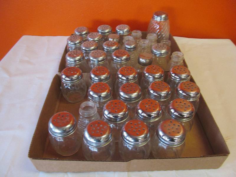Condiment shakers
