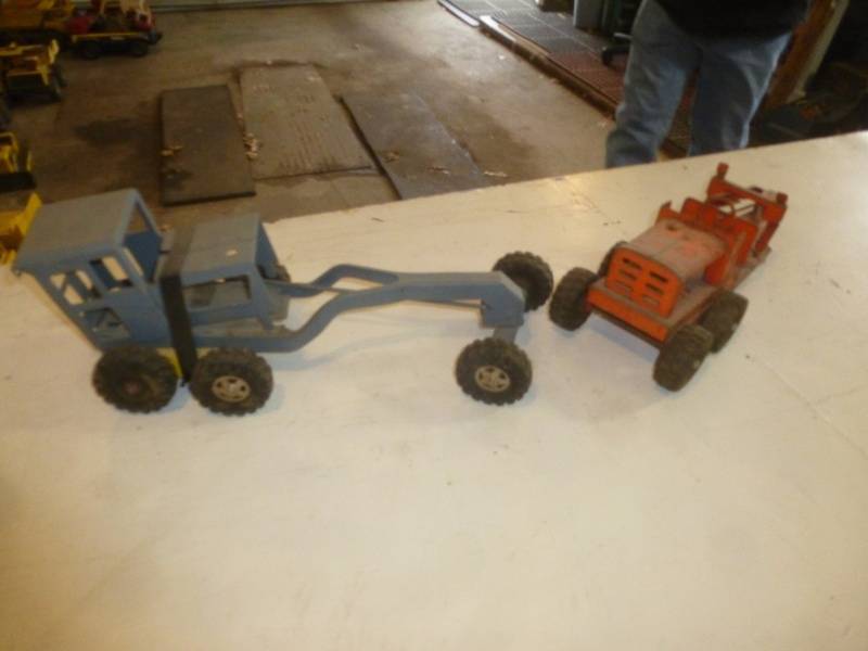 Antique Toy Semi & Trailer & 2 Tonka Road Graders