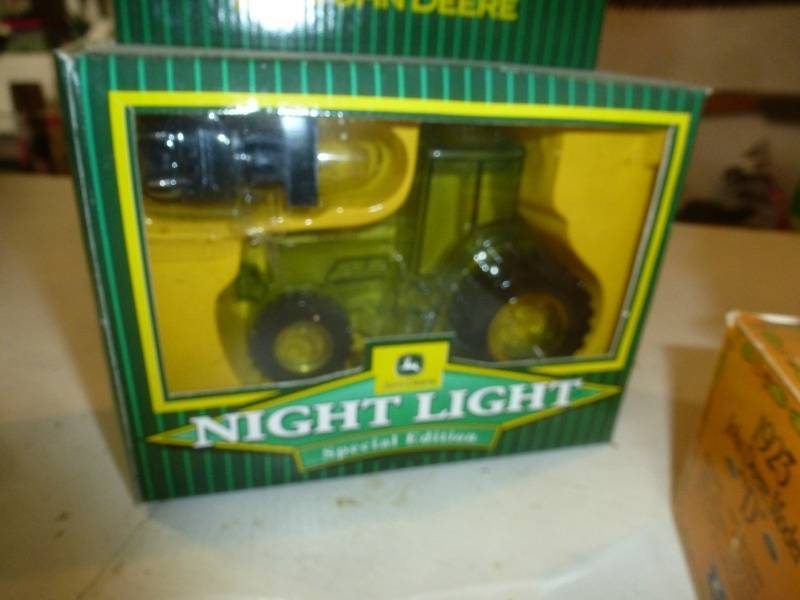 1923 John Deere Model D, Night Light & Pickup Bank