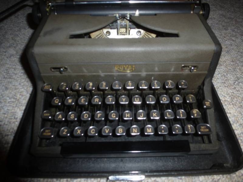 Royal Antique Type Writer