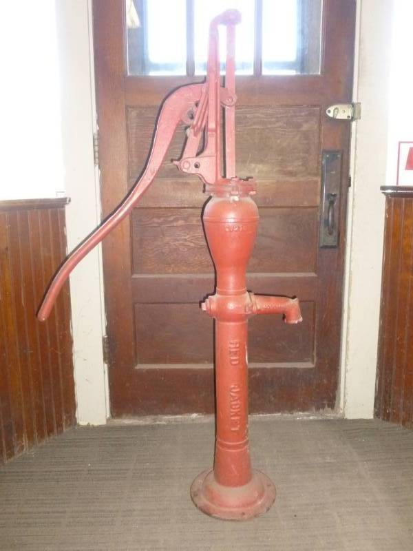 lot 4 image: Vintage Cistern Pump