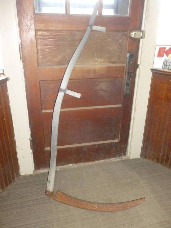 lot 31 image: Antique Scythe