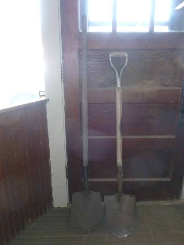 lot 36 image: Sand Shovels