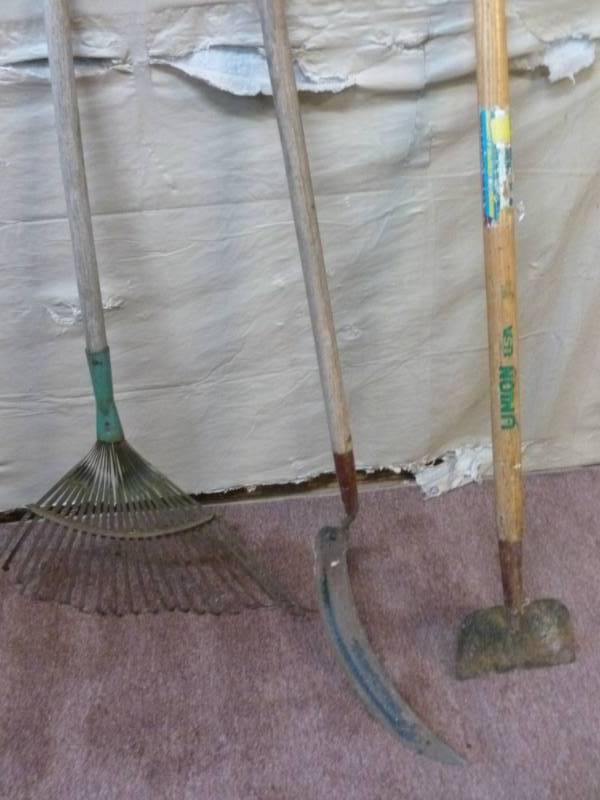 lot 71 image: Lawn And Garden Items