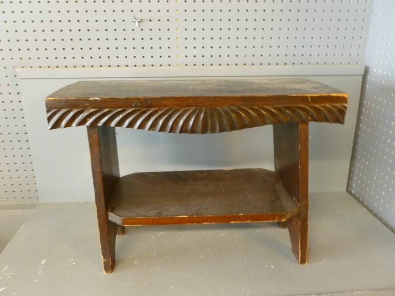 lot 79 image: Hall Bench
