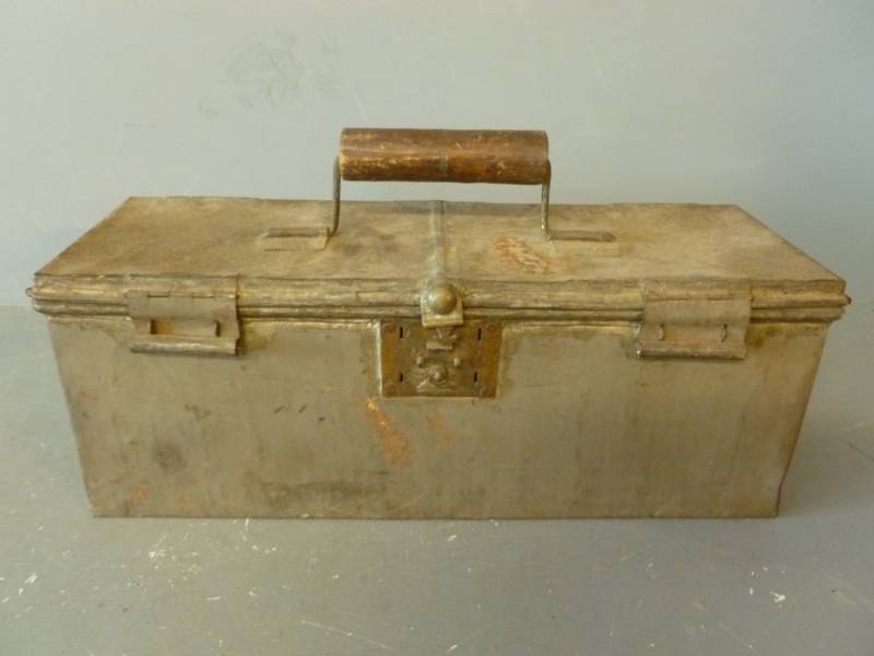 lot 84 image: Vintage Tool Box