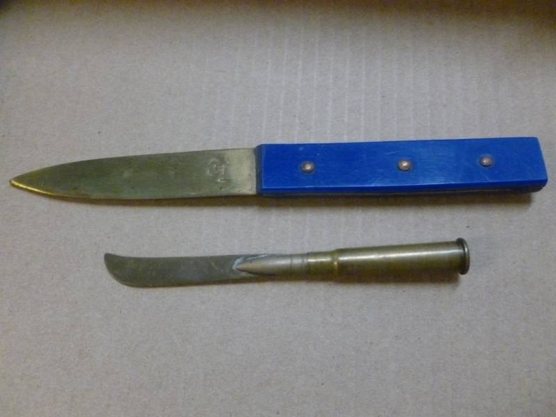 lot 86 image: Vintage Letter Openers