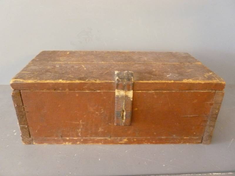lot 100 image: Vintage Wooden Case