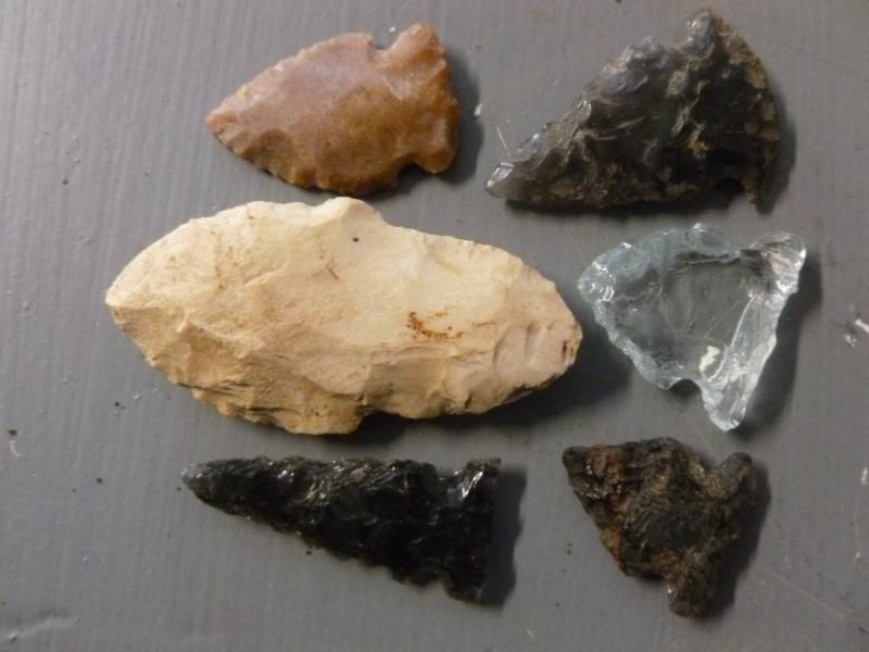 lot 112 image: Native American Arrowheads