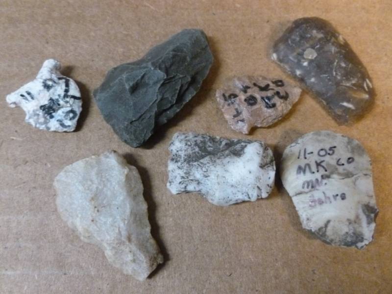 lot 118 image: Native American Arrowheads