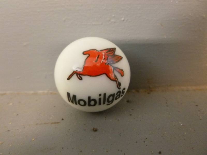 lot 131 image: Logo Marble