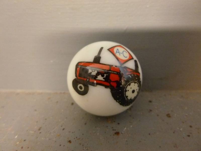 lot 132 image: Logo Marble