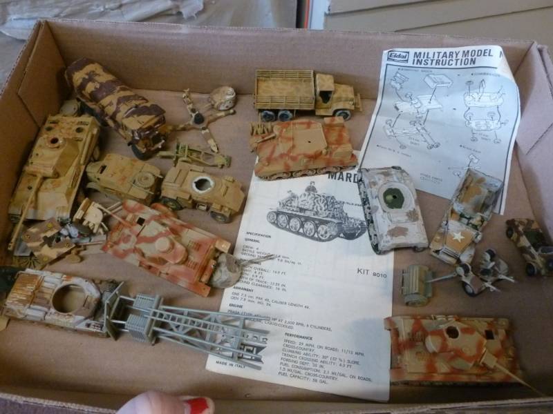 lot 142 image: Vintage Model Toys