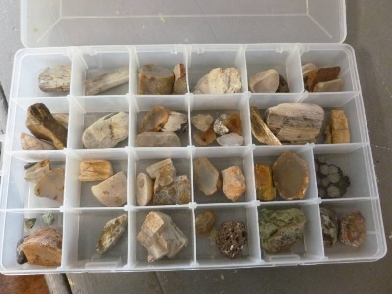 lot 152 image: Collector Rocks