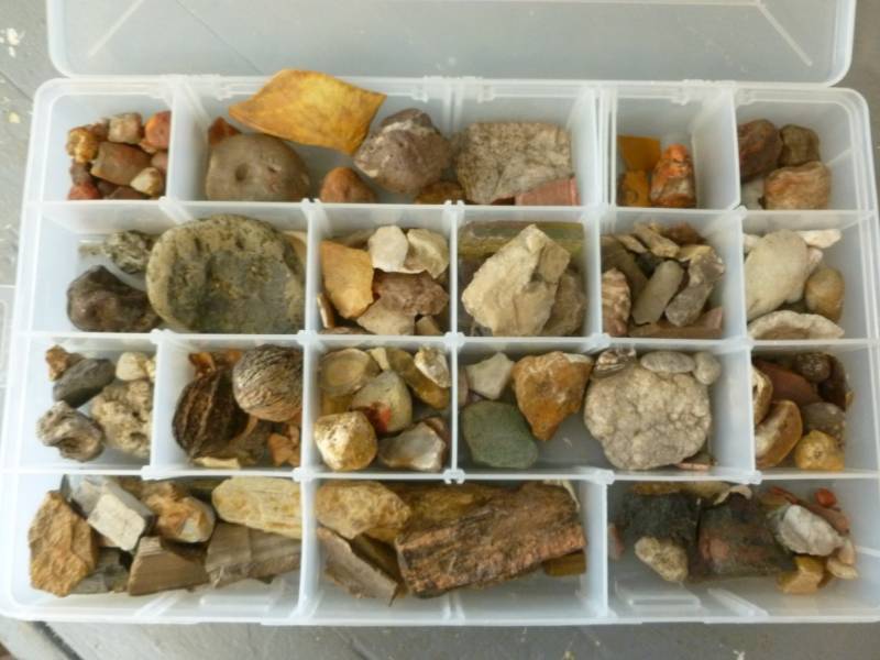 lot 154 image: Collector Rocks