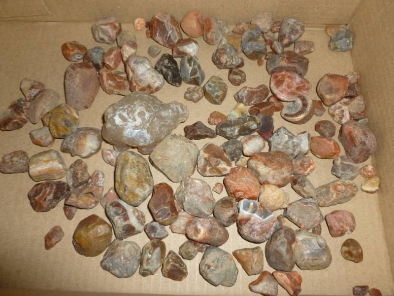 lot 165 image: Agates
