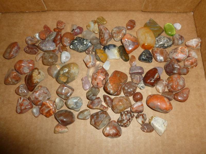 lot 175 image: Polished Agates