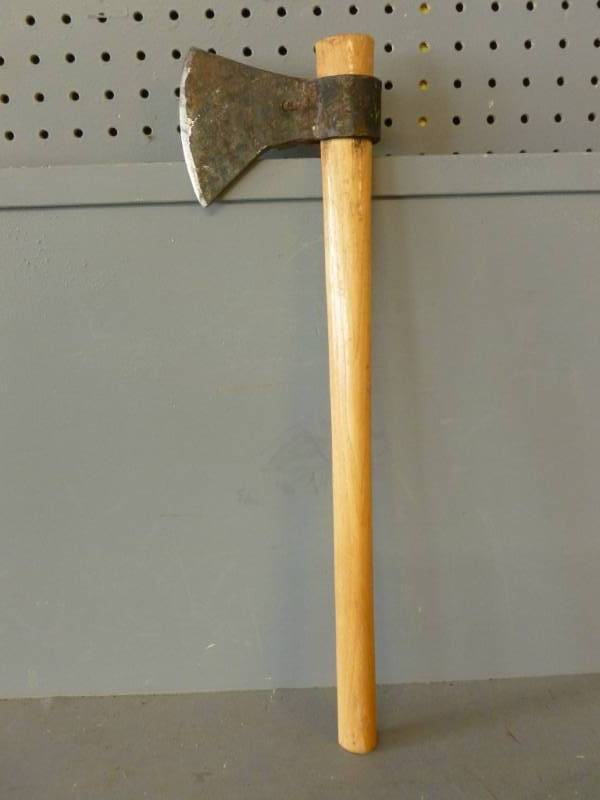 lot 189 image: Hatchet