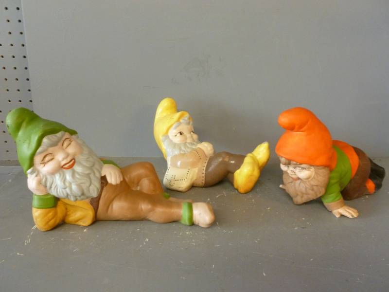 lot 194 image: Rock Garden Decorations