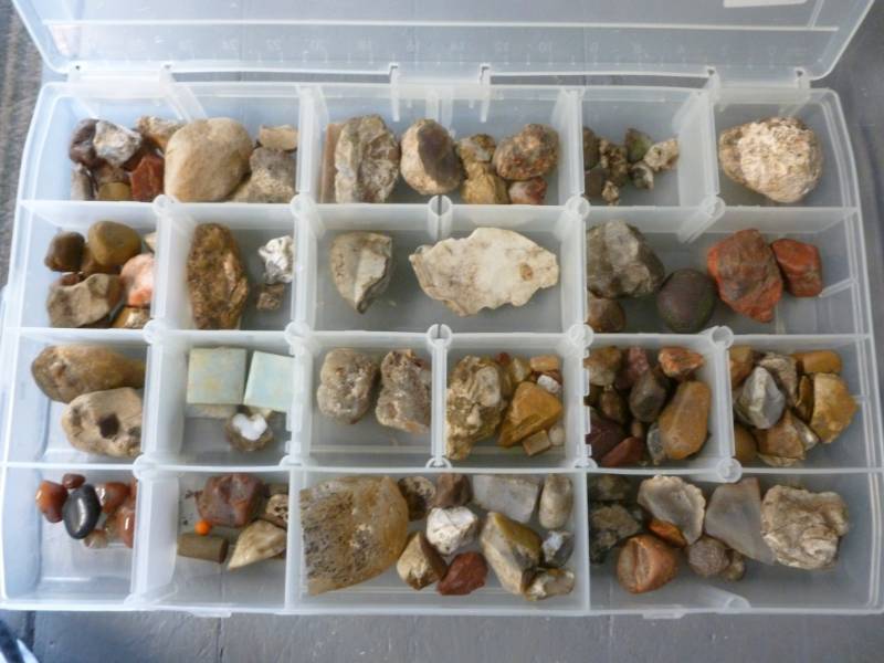 lot 214 image: Collector Rocks