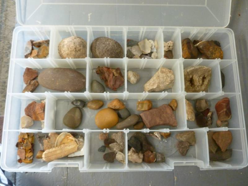 lot 215 image: Collector Rocks