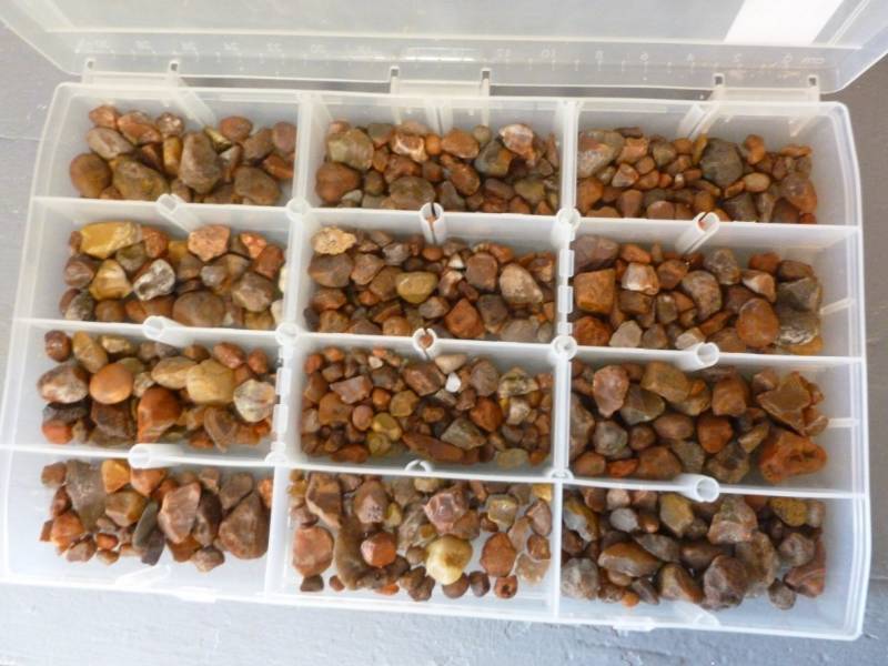lot 221 image: Agates
