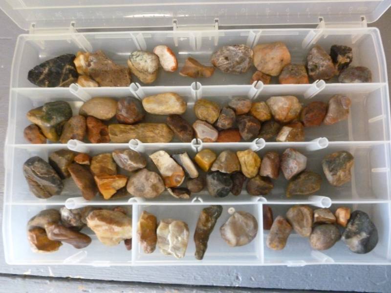 lot 223 image: Collector Rocks