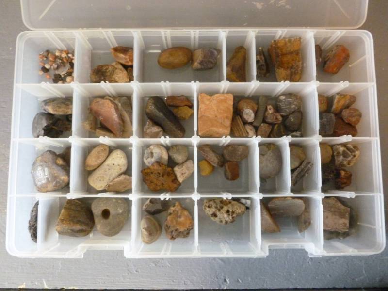 lot 224 image: Collector Rocks