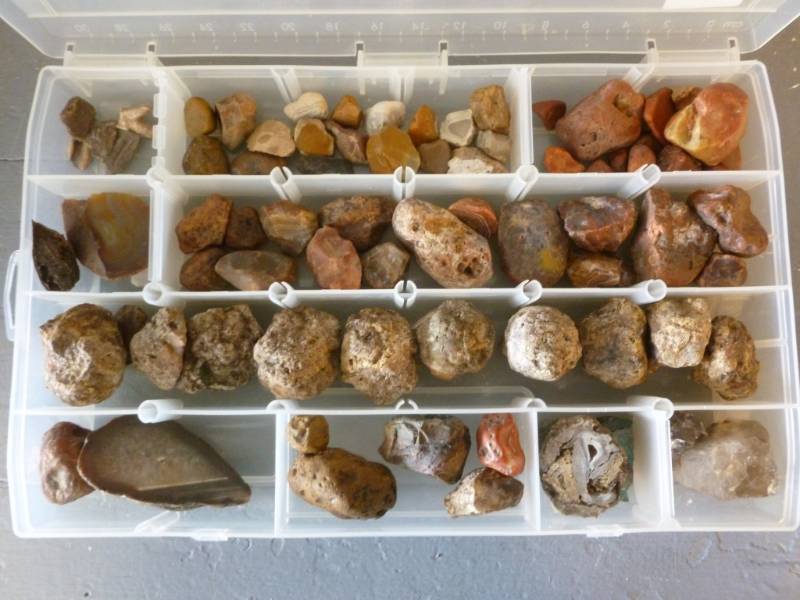 lot 226 image: Collector Rocks