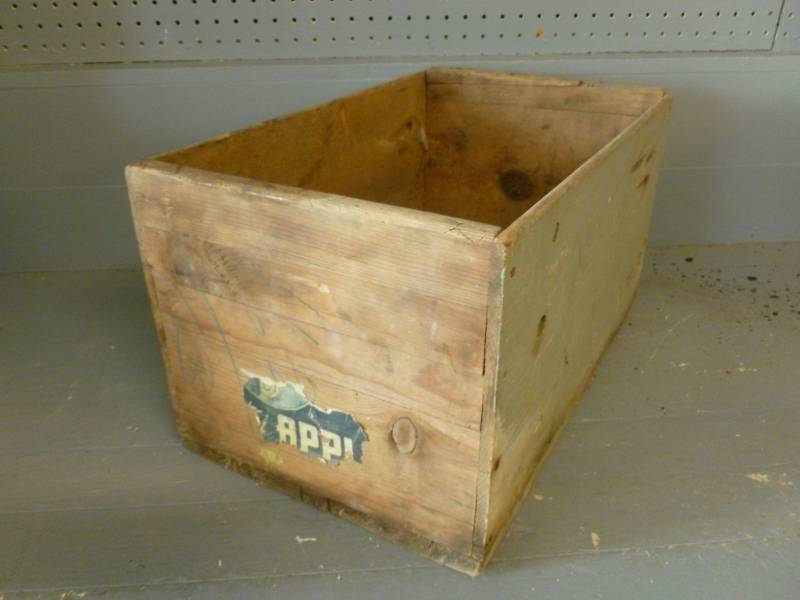 lot 234 image: Vintage Wooden Box