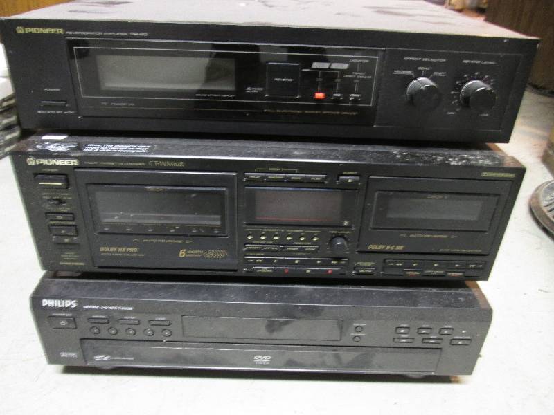 Lot of stereo equipment...