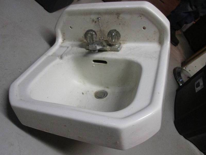 Sink to hang on a wall...